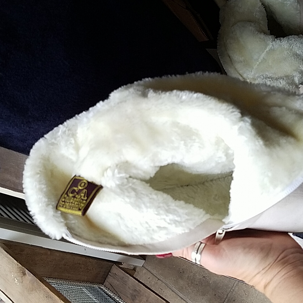 Off-white Suede booties. - Picture 9 of 12